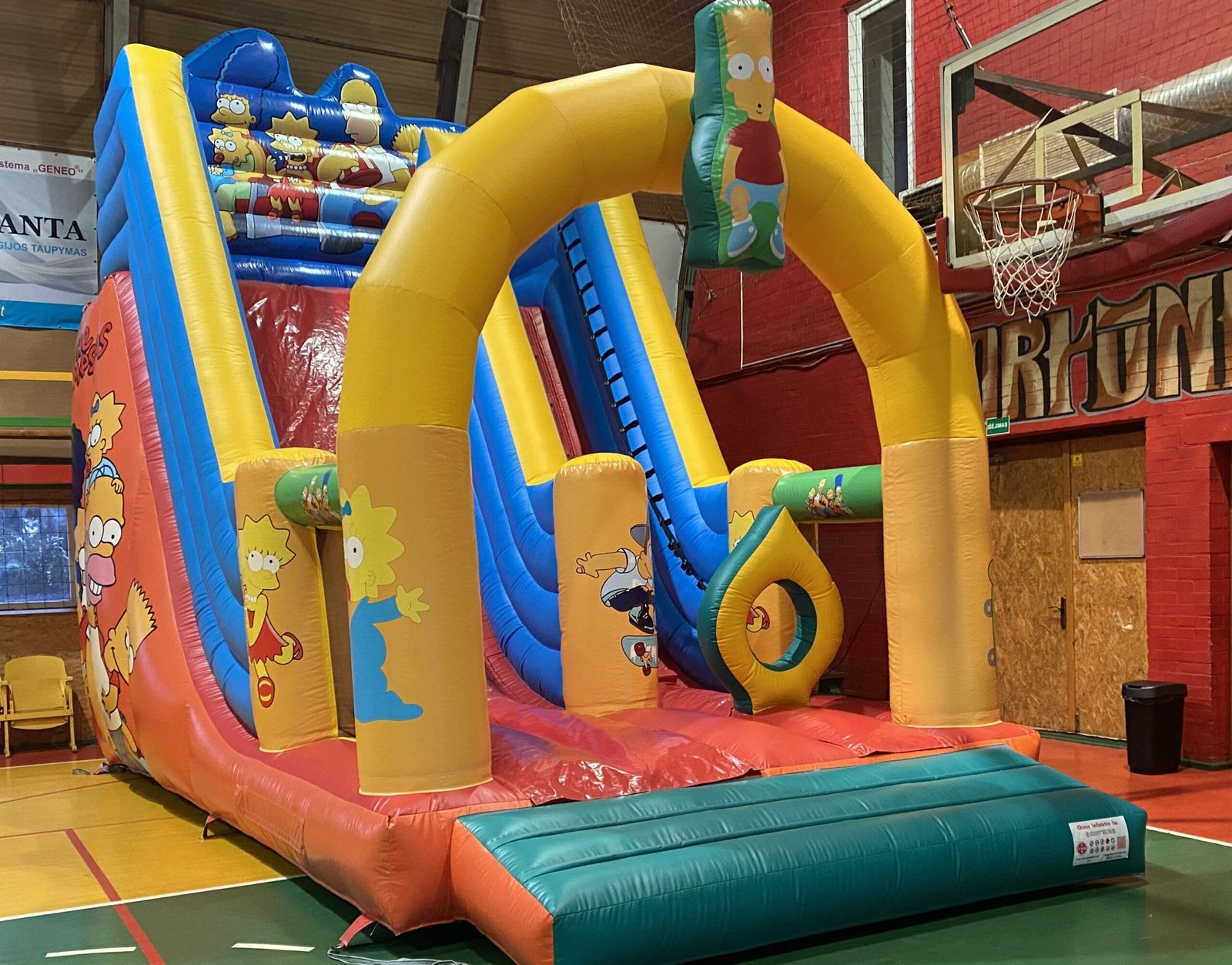 VR arena – grupė žaidžia